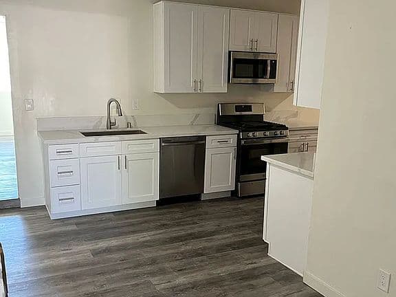 Hillcrest Apartments — Unit 4 thumbnail 2