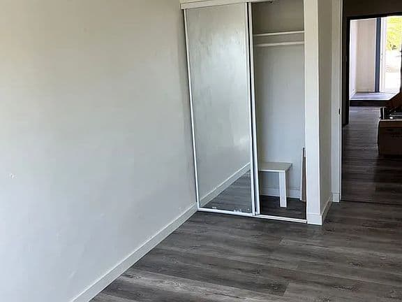 Hillcrest Apartments — Unit 4 thumbnail 3