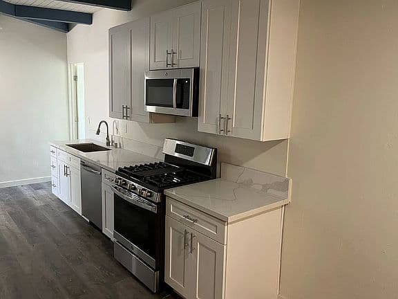 Hillcrest Apartments — Unit 4 thumbnail 5